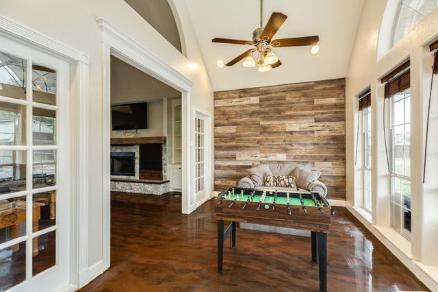 900 N Belle St, Angleton, TX 77515