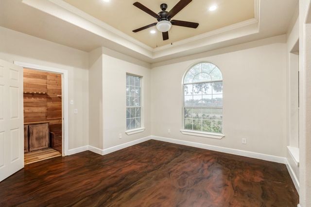 900 N Belle St, Angleton, TX 77515