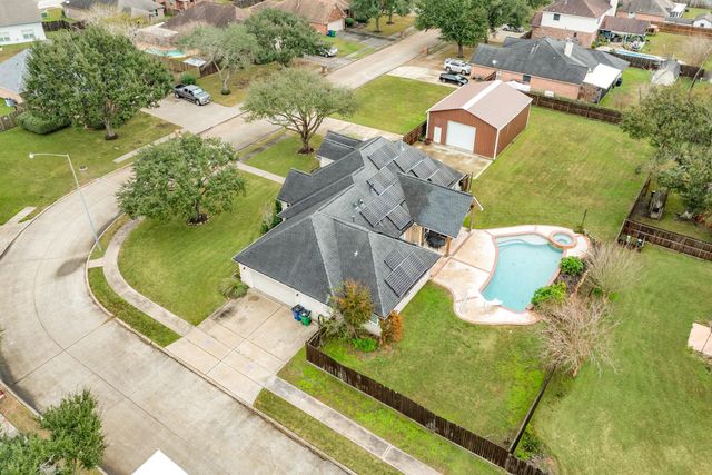 900 N Belle St, Angleton, TX 77515