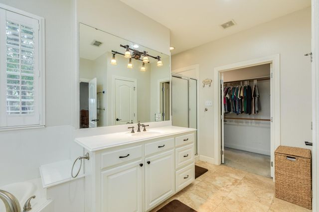 900 N Belle St, Angleton, TX 77515