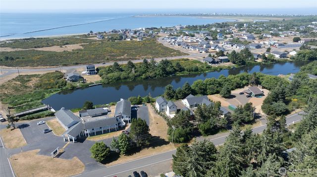 1042 Point Brown Avenue SE #A & B, Ocean Shores, WA 98569