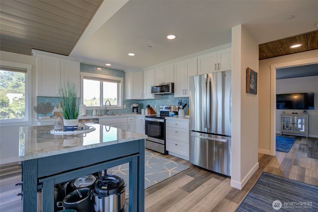 1042 Point Brown Avenue SE #A & B, Ocean Shores, WA 98569