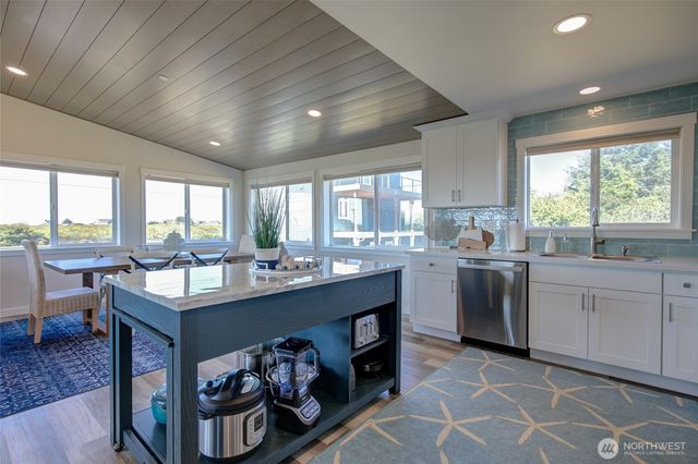 1042 Point Brown Avenue SE #A & B, Ocean Shores, WA 98569