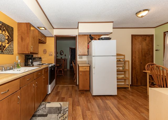 653 2nd Avenue S, Clinton, IA 52372