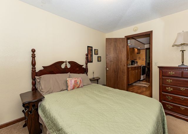 653 2nd Avenue S, Clinton, IA 52372