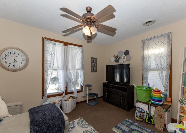 653 2nd Avenue S, Clinton, IA 52372