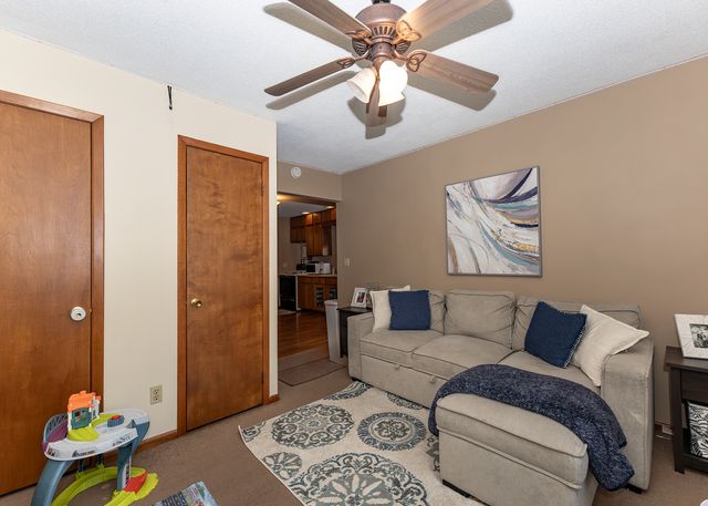 653 2nd Avenue S, Clinton, IA 52372