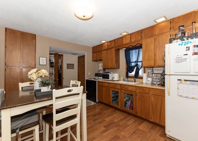 653 2nd Avenue S, Clinton, IA 52372