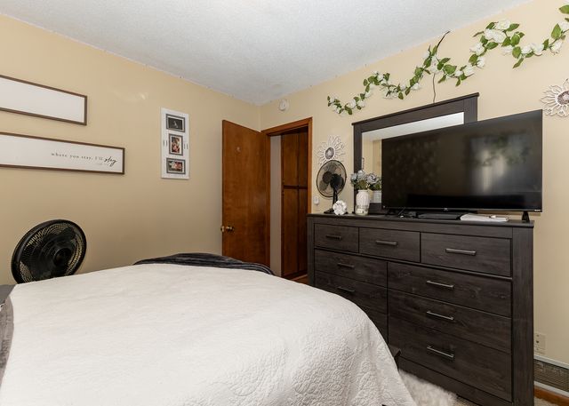 653 2nd Avenue S, Clinton, IA 52372