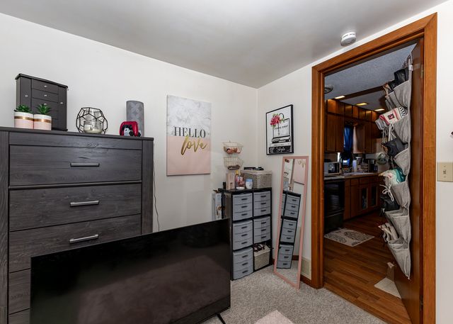 653 2nd Avenue S, Clinton, IA 52372