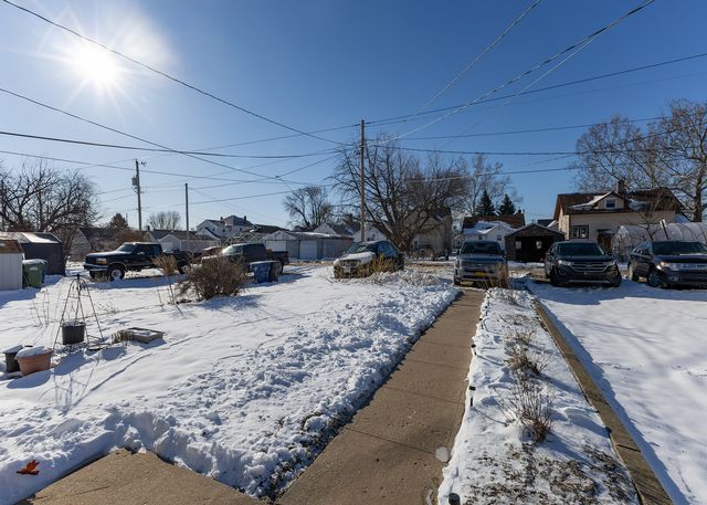 653 2nd Avenue S, Clinton, IA 52372