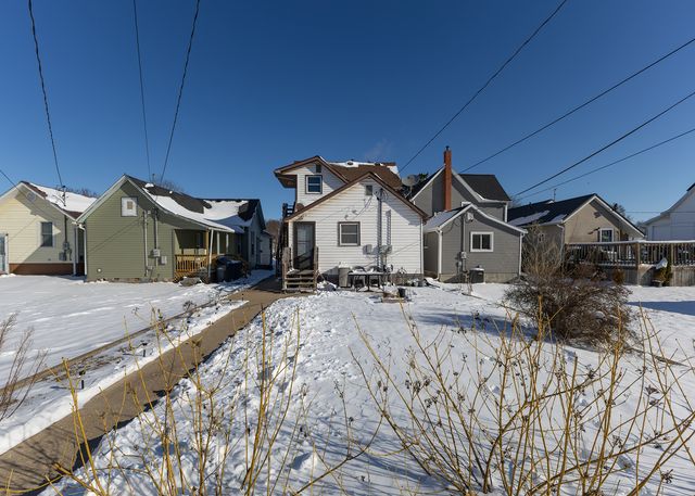 653 2nd Avenue S, Clinton, IA 52372