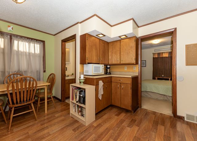 653 2nd Avenue S, Clinton, IA 52372