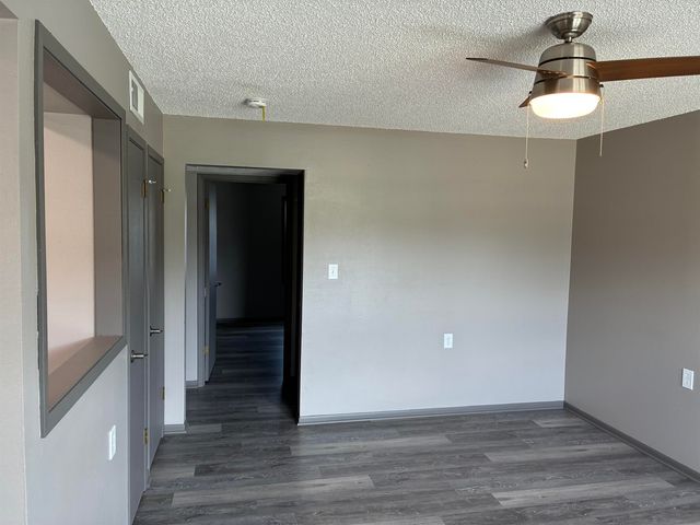 501 S Cedar St, Lindsborg, KS 67456