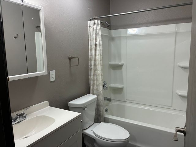 501 S Cedar St, Lindsborg, KS 67456