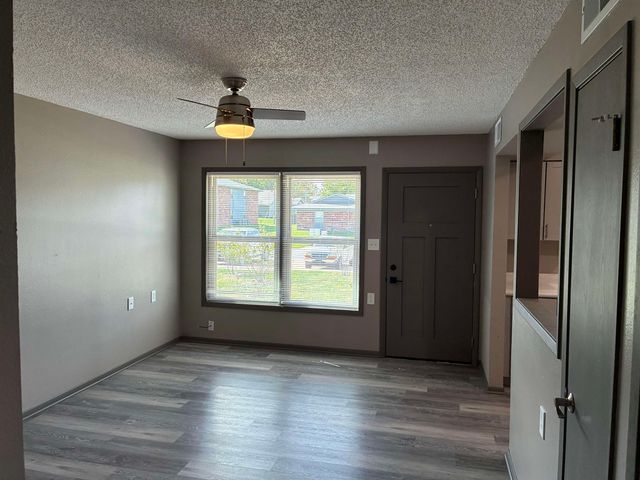 501 S Cedar St, Lindsborg, KS 67456