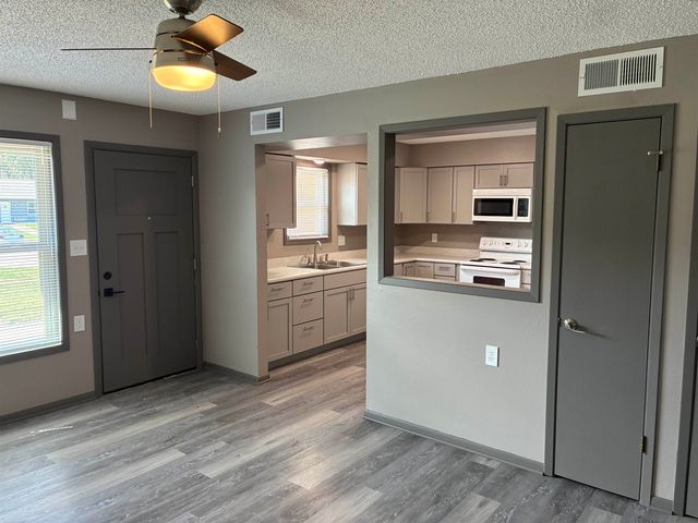 501 S Cedar St, Lindsborg, KS 67456