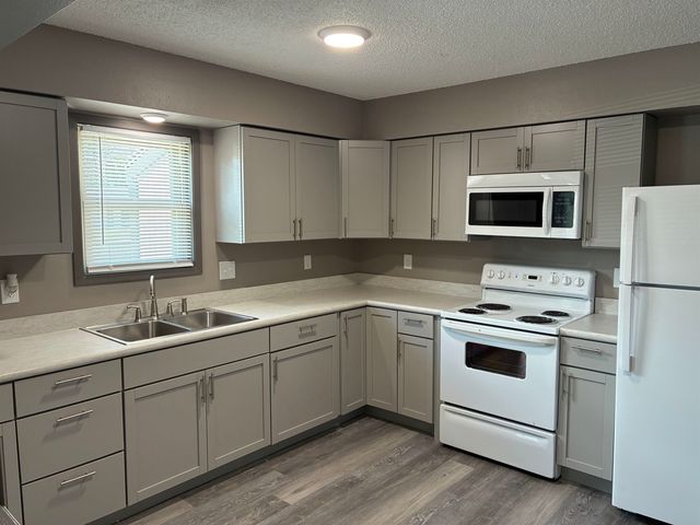 501 S Cedar St, Lindsborg, KS 67456