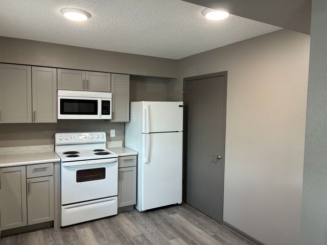 501 S Cedar St, Lindsborg, KS 67456