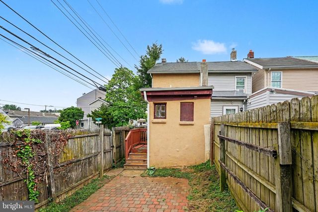 100 POPLAR ST, West Chester, PA 19382