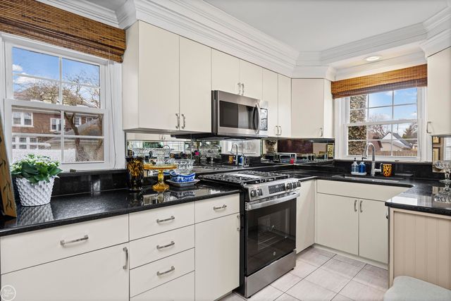 1393 Grayton St Street, Grosse Pointe Park, MI 48230