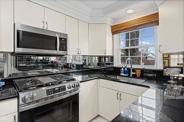 1393 Grayton St Street, Grosse Pointe Park, MI 48230