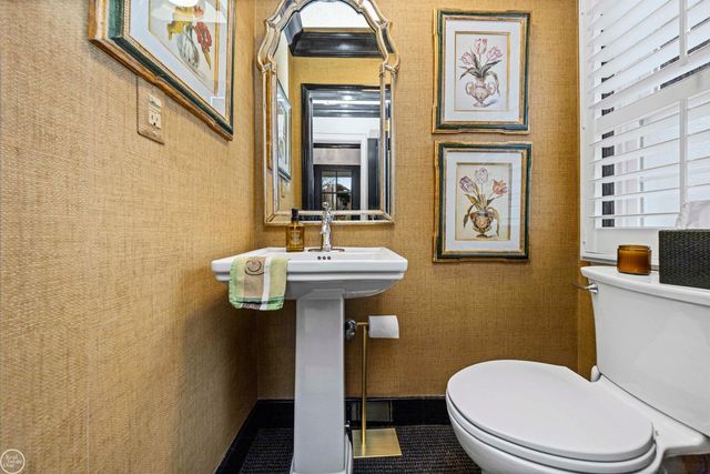 1393 Grayton St Street, Grosse Pointe Park, MI 48230