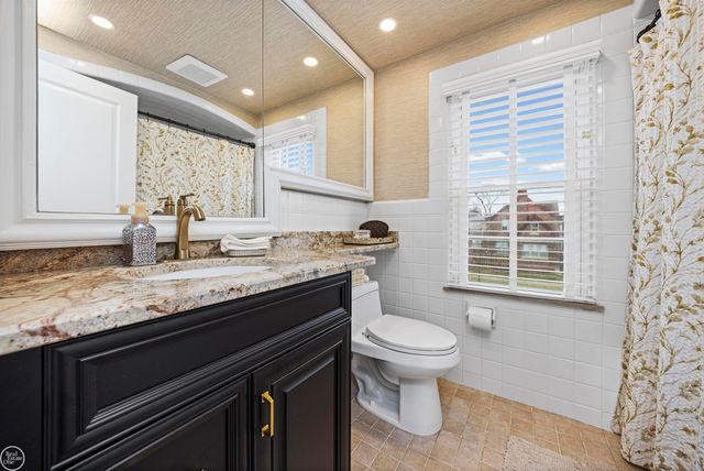 1393 Grayton St Street, Grosse Pointe Park, MI 48230