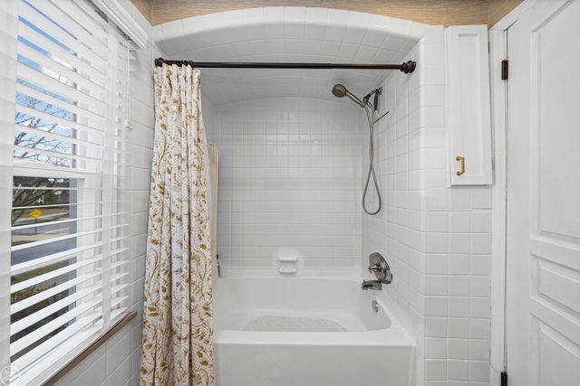 1393 Grayton St Street, Grosse Pointe Park, MI 48230