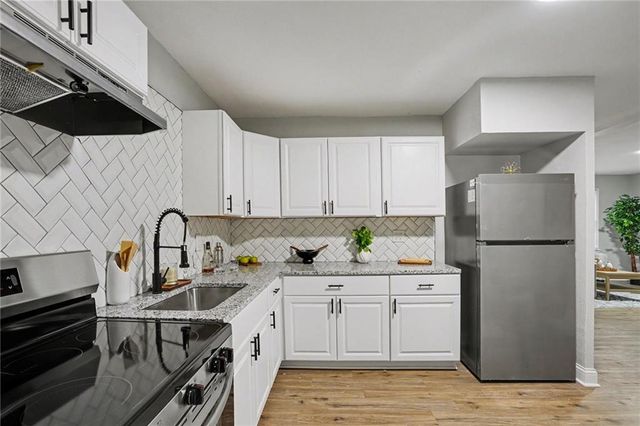 15407 White Avenue, Grandview, MO 64030