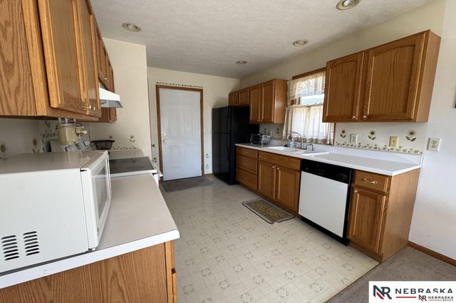 625 Arbor Court, Bennet, NE 68317