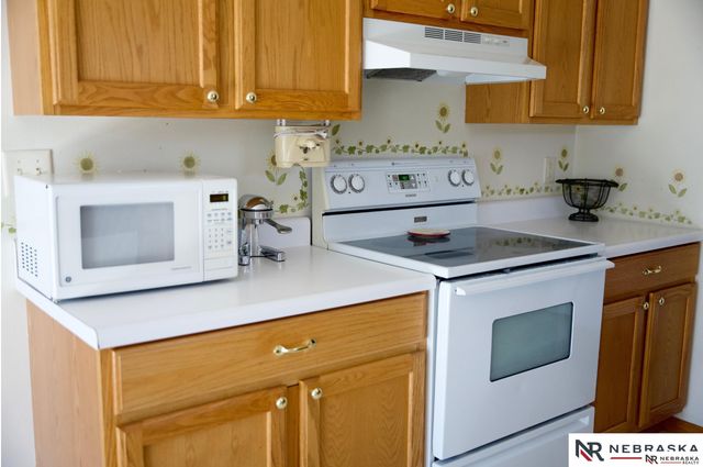 625 Arbor Court, Bennet, NE 68317