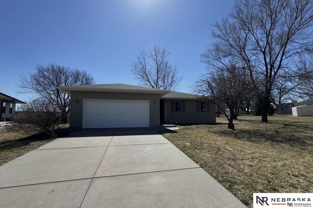 625 Arbor Court, Bennet, NE 68317