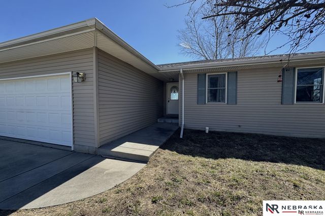 625 Arbor Court, Bennet, NE 68317