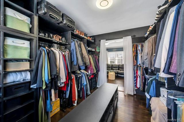 460 Roquette Avenue, Floral Park, NY 11001