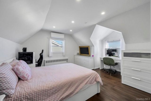 460 Roquette Avenue, Floral Park, NY 11001