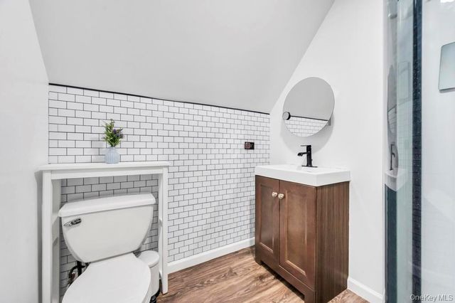 460 Roquette Avenue, Floral Park, NY 11001