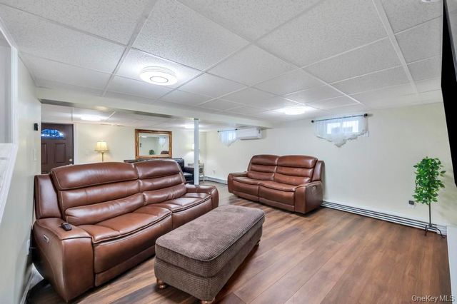 460 Roquette Avenue, Floral Park, NY 11001