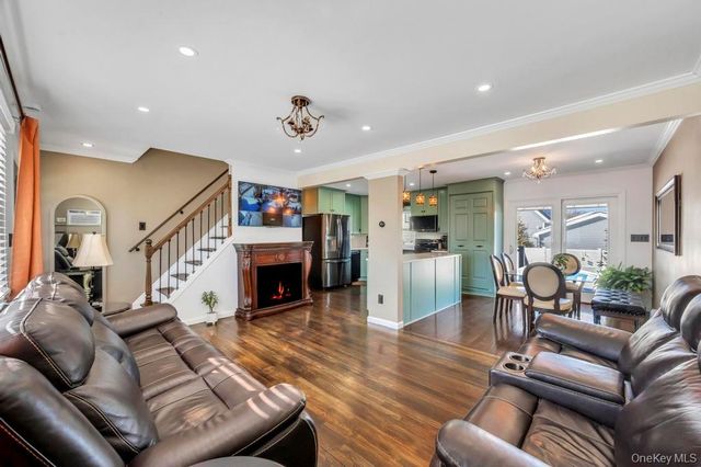 460 Roquette Avenue, Floral Park, NY 11001