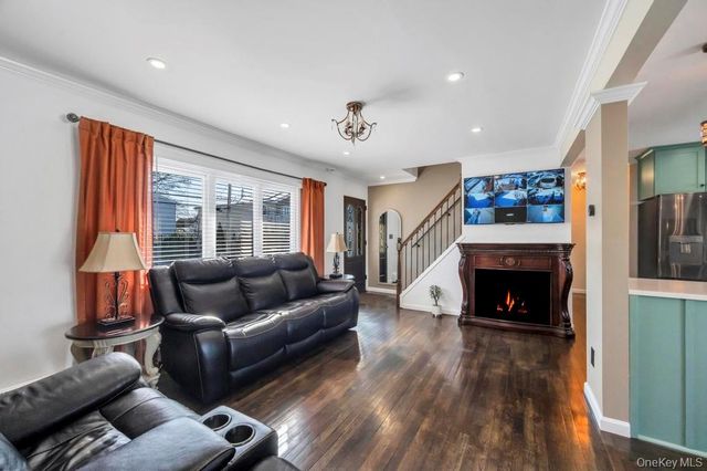 460 Roquette Avenue, Floral Park, NY 11001