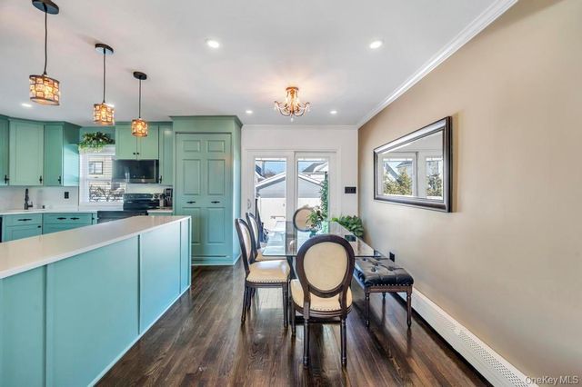 460 Roquette Avenue, Floral Park, NY 11001