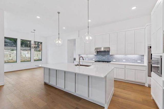 7605 Becasseau DR, Austin, TX 78738