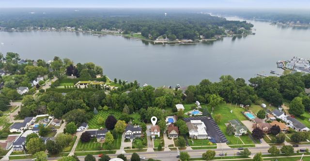 205 E Savidge Street, Spring Lake Vllg, MI 49456