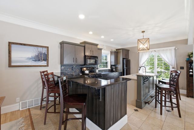 205 E Savidge Street, Spring Lake Vllg, MI 49456