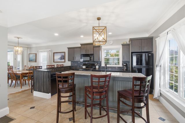 205 E Savidge Street, Spring Lake Vllg, MI 49456