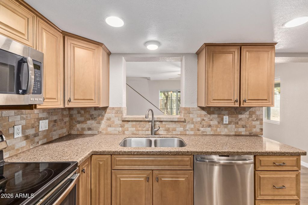Image 10 of property listing at 9804 N 4TH Avenue, Phoenix, AZ 85021