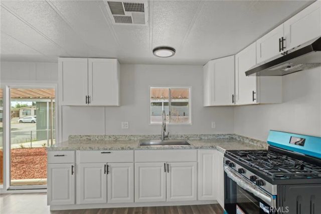 1097 N State 25, Hemet, CA 92543
