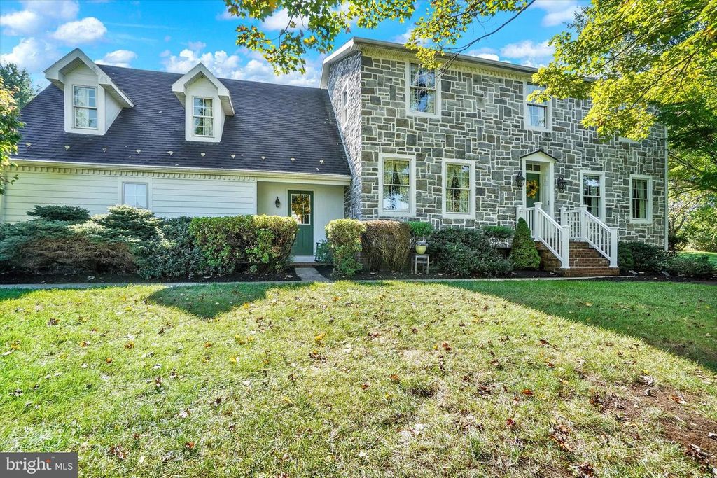 13 BONNYWICK DR, Harrisburg, PA 17111