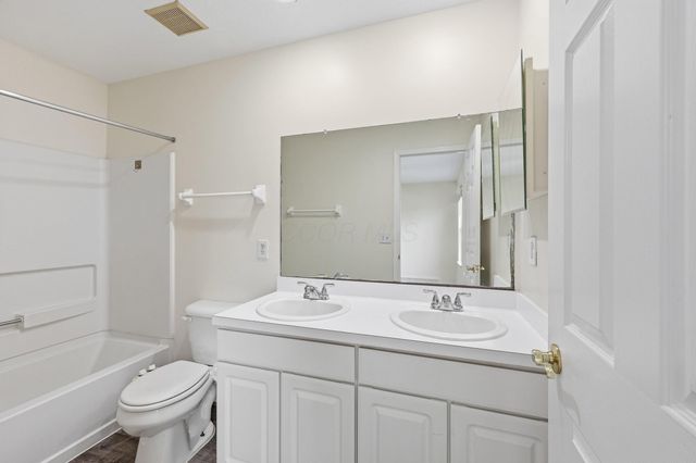 1075 Shady Lake Drive, Columbus, OH 43228