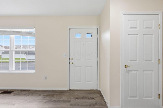 1075 Shady Lake Drive, Columbus, OH 43228
